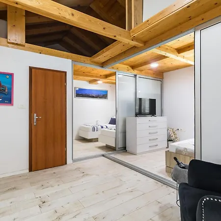 Barefoot Summer House Klis