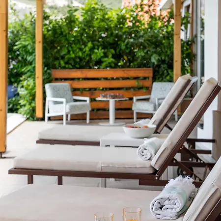Barefoot Summer House * Klis