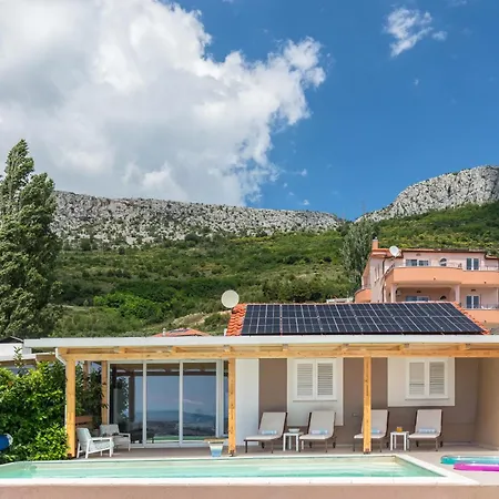 Barefoot Summer House * Klis