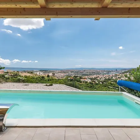 Panoramic Leisure Retreat *